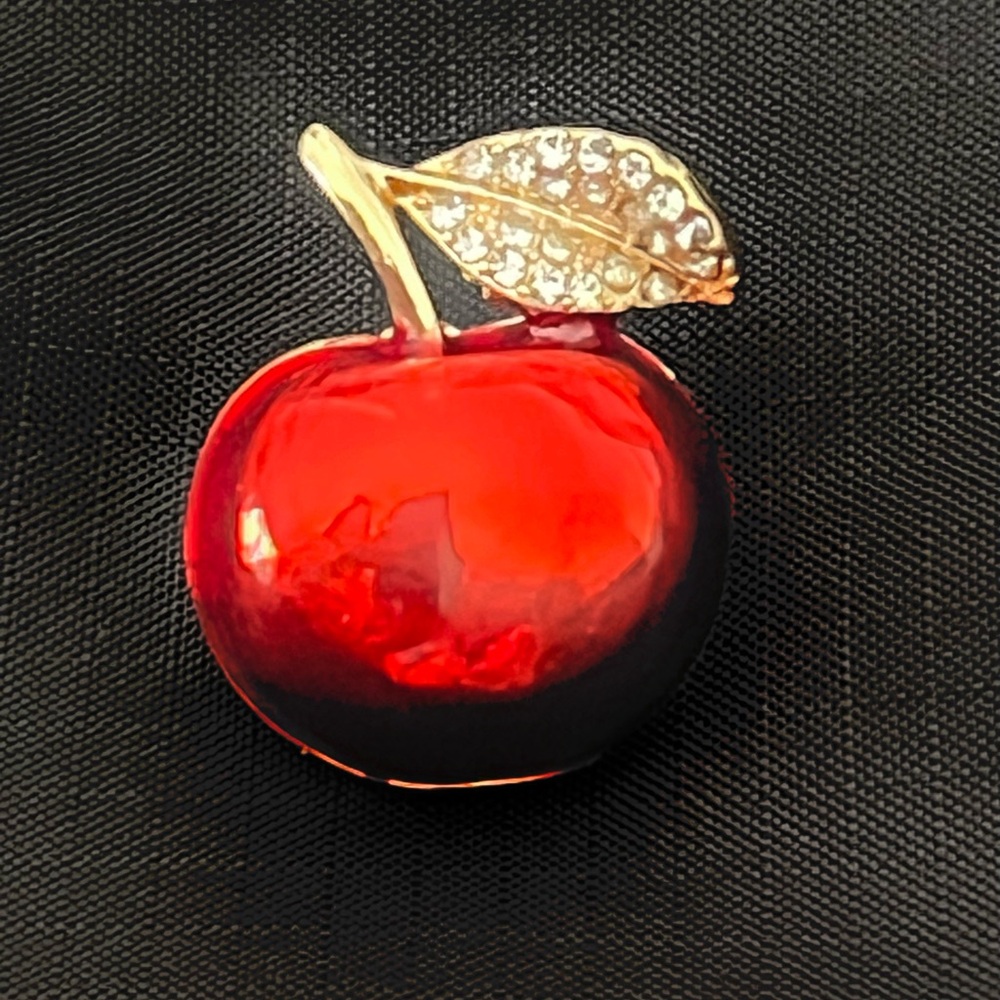 Apple Brooch- Brooches are Back 2024/2025